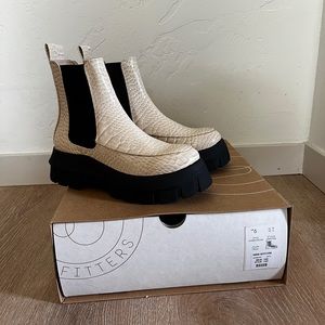 Urban Outfitters Chelsea Boot
